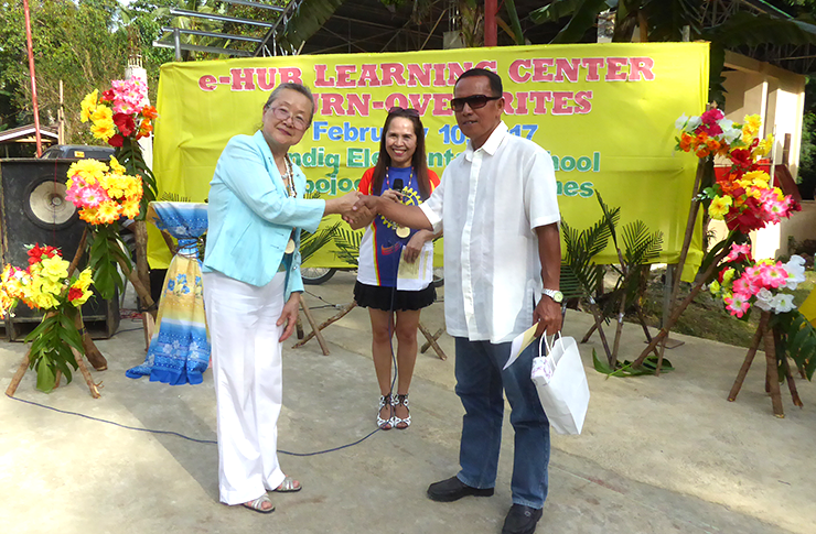 フィリピンタグビダランRC訪問図書館寄付活動　贈呈式
